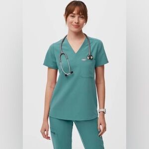 FIGS Catarina Top Hydrogreen